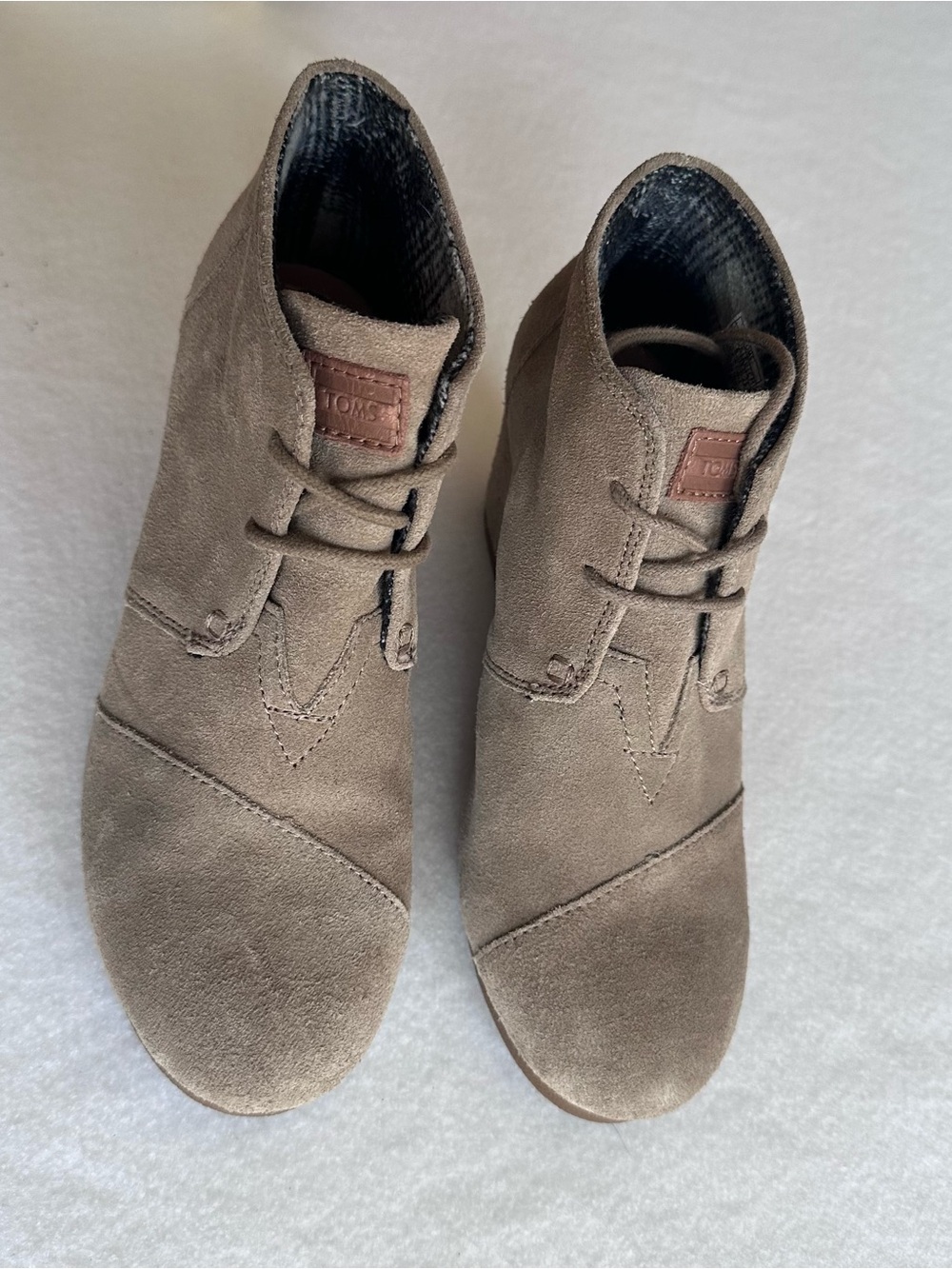 Toms Womens Desert Wedge Suede Lace Up Ankle Booties - Taupe size 8